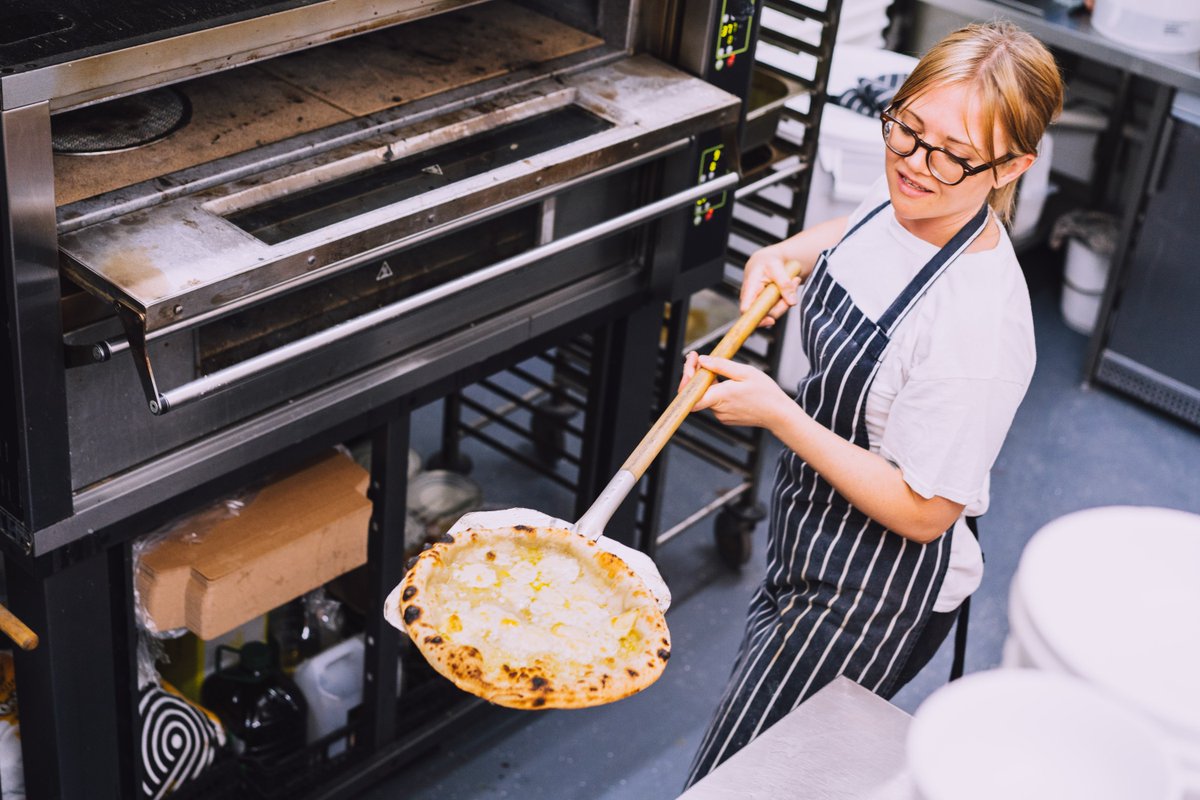 We're looking for a new pizza chef to join our friendly and passionate team in the kitchen.

gumtree.com/jobs/job/13967…

Please share with any pizza loving friends!