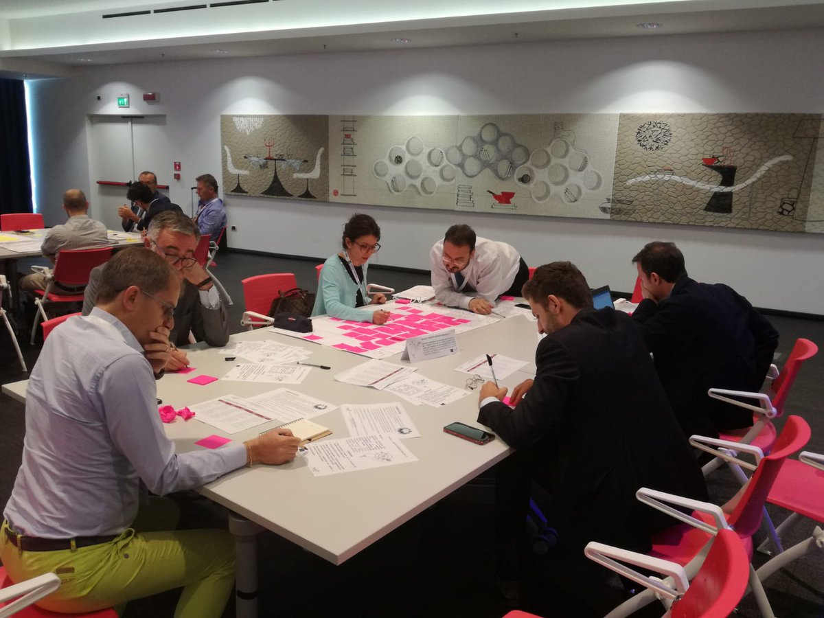 AssTrasporti's tweet photo. Workshop tecnico del progetto #IShareLife @LIFEprogramme: confronto tra stakeholder  su contenuti, caratteristiche e prospettive dei 5 modelli di business che integrano  #carsharing e #Trasporto #pubblico #ferroviario. A @ComuneMI @RegLombardia per una mobilità più #sostenibile https://t.co/a23fy96MzF
