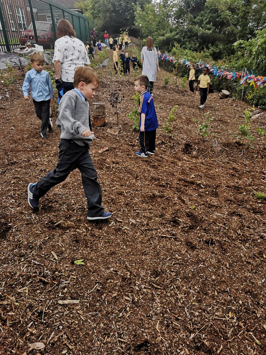 BlarneySt's tweet photo. Thank you to the #TrendCares team from @TrendMicro who helped produce this fantastic sensory garden for us!

Junior Infants have tested it out thoroughly and awarded it 32 beeming smiles! https://t.co/ZROROV7Gtq