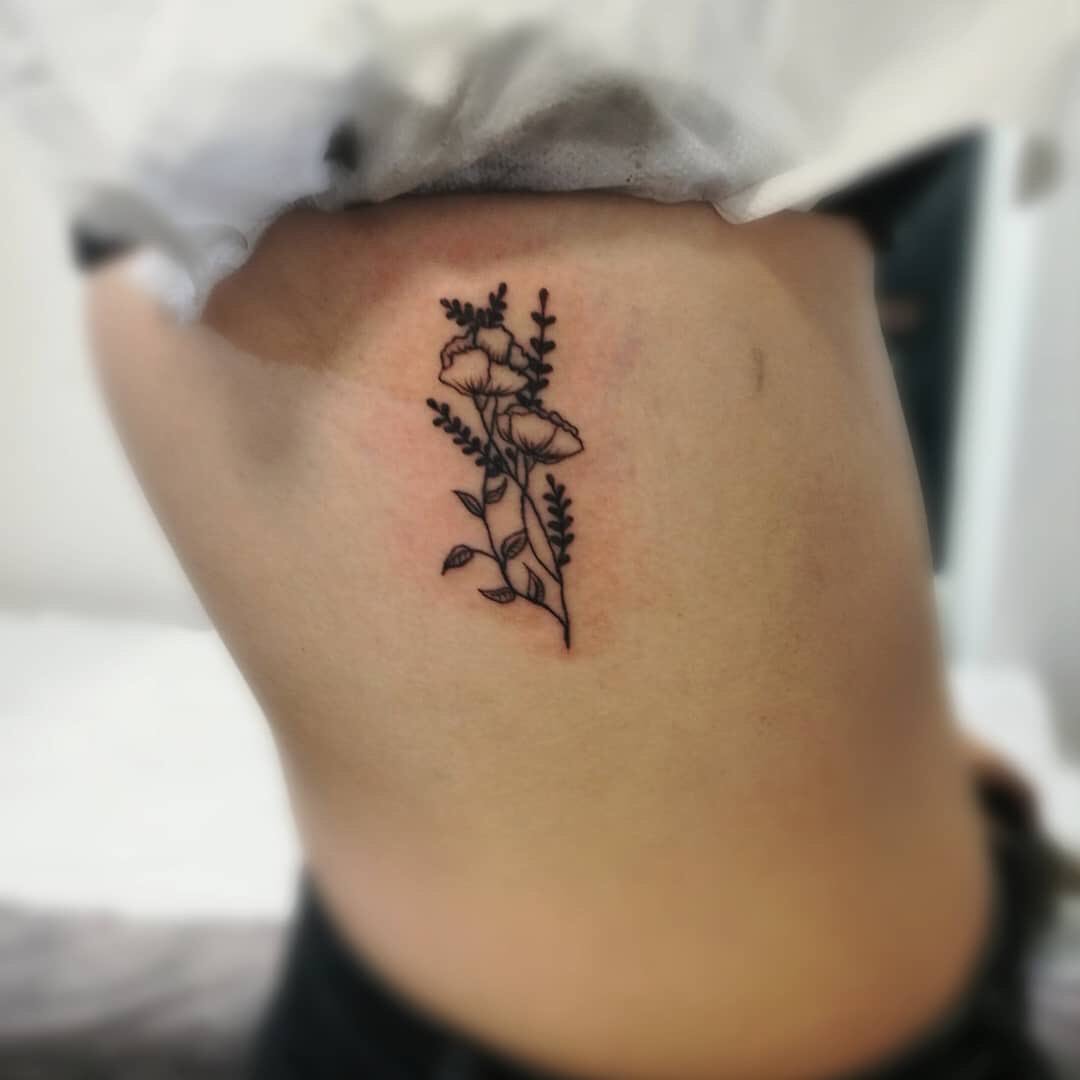 Siempre es un placer tatuar a la familia.... Muchas gracias primas💋🍃🌼❤  #tatooedgirls #inkedgirls #linetattoo #flowers #tattooflowers  #originaltattooartist #inkadicts #family #artist #art #loveink  #tattoolovers #basque #donostiatattoo #sister ..., image size:1080x1080