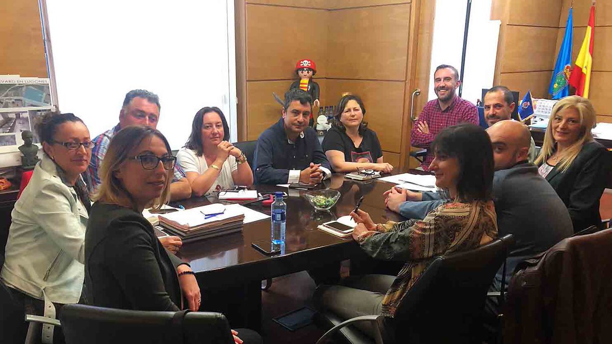 Primera reunión del nuevo #equipo de #gobierno en el <a href="/AytoSiero/">Ayuntamiento Siero</a>