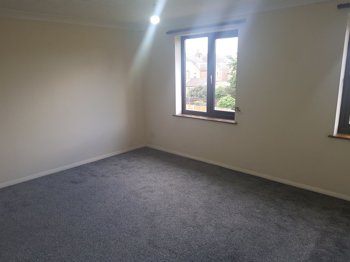 HenryRoseLet's tweet photo. ****Another Successful let****
1 bed apartment  🏠🏡 on the West side of Ipswich £575pcm
Parking, garden, new bathroom, newly carpeted, fitted kitchen
More properties wanted like this please.
#ipswich #ipswichproperty #westipswich #realestateagent #localbusiness #Suffolk https://t.co/ZjCyX4uCnN