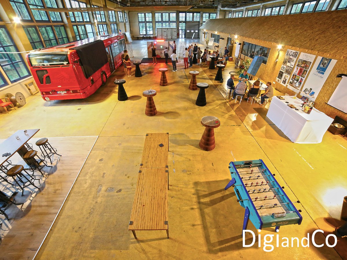 digiandco's tweet photo. ✨Une très belle soirée passée aux côtés du groupe dynamique @altitude_infra !    

🤝 Dans le très bel espace de La Filature, l'ensemble des collaborateurs ont passé un moment agréable en découvrant une activité novatrice en compagnie de leurs collègues 🔝

#DigiandCo https://t.co/JGNCn0aZdw