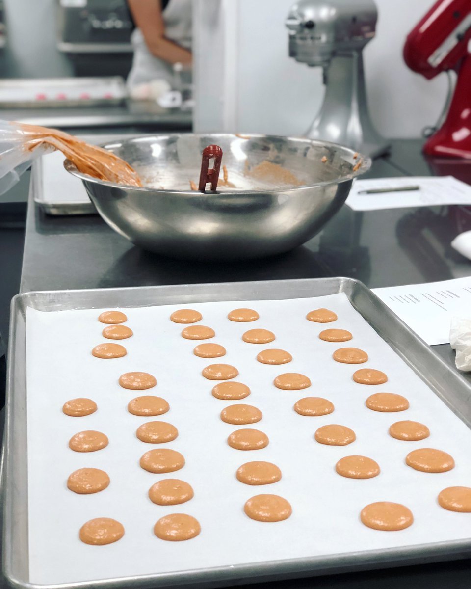 FinessePastries's tweet photo. Look to hone your macaron skills &amp; have fun at the same time!? 2 spaces just opened up in our French Macaron Class this Friday! Sign up through our website 💕 https://t.co/gMIyNdo1Wq