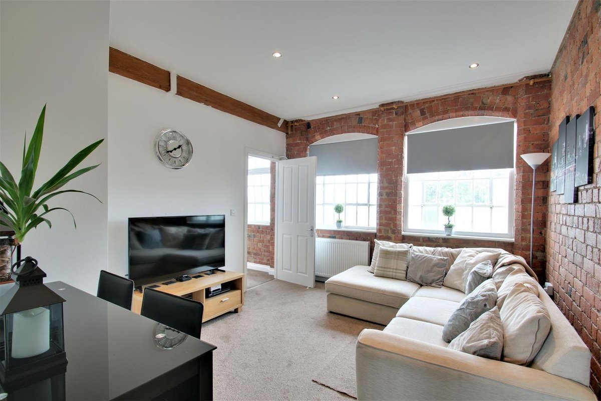 Apartments like this only come in short supply so do not hang around making that call! flinklp.haart.co.uk/ForSaleV5/?pro…