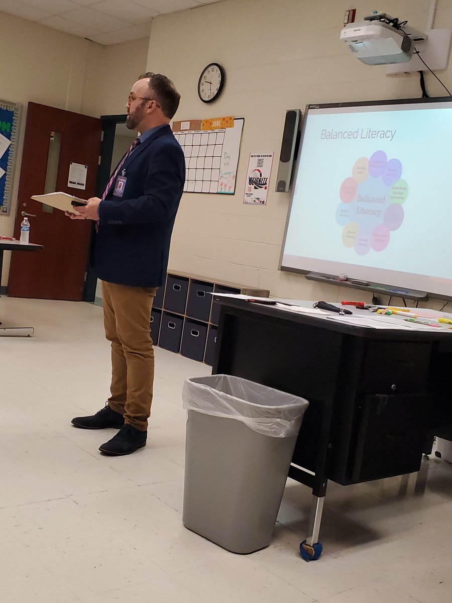 DavidHinrichs's tweet photo. .@bosstetter_edu sharing about Core and a balanced literacy program at #JCPSlead2019 https://t.co/S0fuzthGPe
