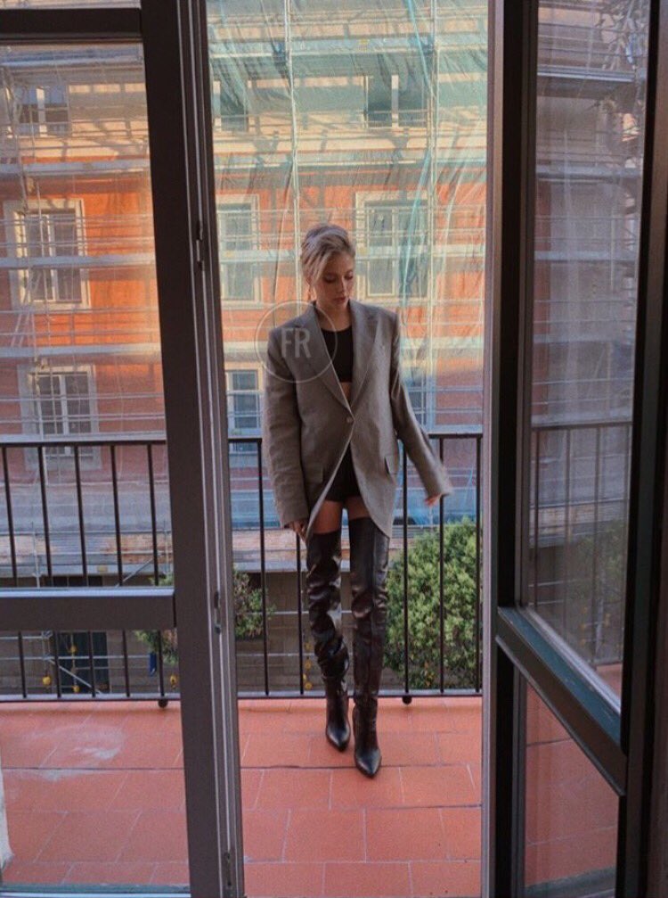 _ValuZenereFr's tweet photo. ✨🖤 https://t.co/cfHJgZq0BV