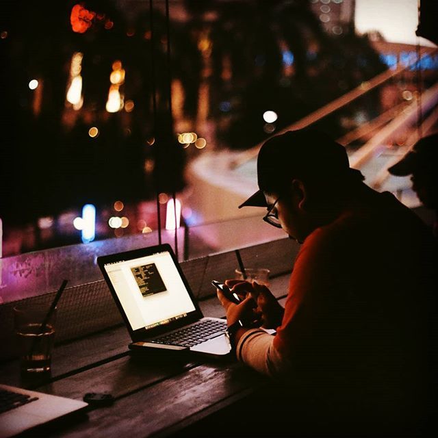 Más de la mitad de la población mundial cuenta ya con acceso a internet. Según el informe internet Trends. 3.800 millones de personas. bit.ly/2ZEueMp