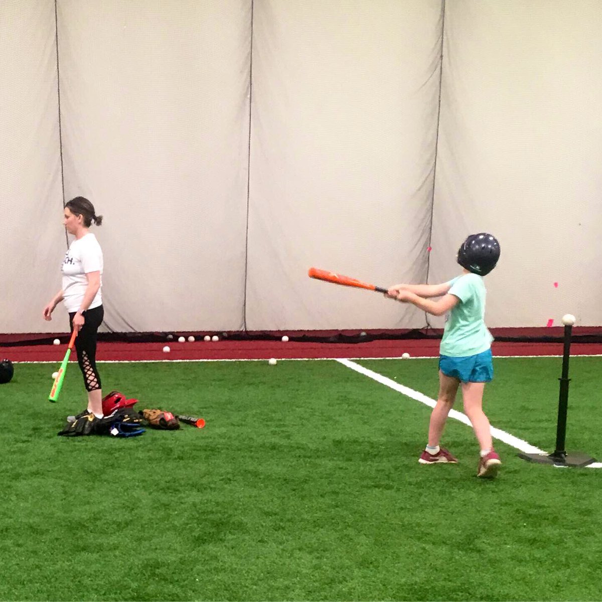 JL_Halifax's tweet photo. Girls Link Try Baseball Night was a huge success! We'd like to give a BIG thank you to Kaitlin from @CGBLeague for inviting us and coaches Jen, Neela, and Jodi for sharing their skills with the girls. We all had a ball! ⚾️😁 #GirlsLink #Halifax #JuniorLeague #girlsbaseball https://t.co/ljCjMmdWeU
