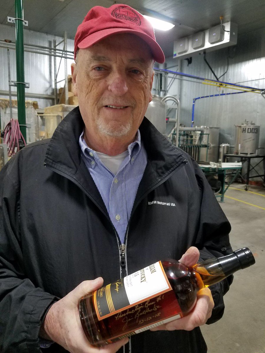 RutledgeDistill's tweet photo. Bottling some Cream of Kentucky with Jim. #whiskeywednesday #creamofkentucky #jwrutledgedistillery #bourbon #whiskey #cheers https://t.co/1M2C133XJQ