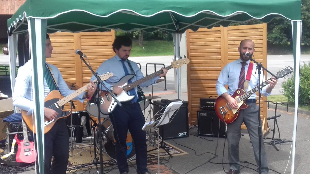 Ayalde_'s tweet photo. Esta tarde los chicos de la extraescolar de música de la ESO han dado un concierto en #Munabe para los alumnos de Primaria. Incluso se han animado algunos profesores. Los txikis de 3º #educacióninfantil de #Ayalde, que pasan allí los miércoles, han disfrutado muchísimo. https://t.co/LbIt6lLn1F