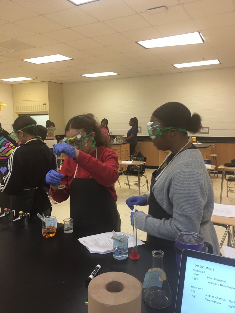 MrsTbel1's tweet photo. Our future is in good hands with these young scientists! Thank you Ms. Raines @AAS_HCS for being our guest facilitator today. #HenryAdvanced #HenryDiscovers #ExpectExceptional https://t.co/BzEERZQ8Fk