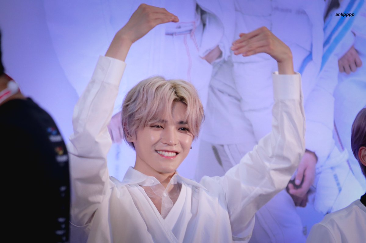 anlipppp's tweet photo. 190619 | 너무 예뻐요 🥰
#태용 #TAEYONG #NCT127 
#NCT127_FANSIGNinBKK https://t.co/zn4JljEFUc