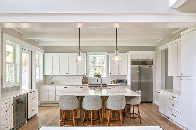 It's #WhiteKitchenWednesday again! Please enjoy this Shakertown Maple White kitchen, courtesy of Jamestown Designer Kitchens. #haascabinet #cabinetry #woodworking bit.ly/31Sbaw2