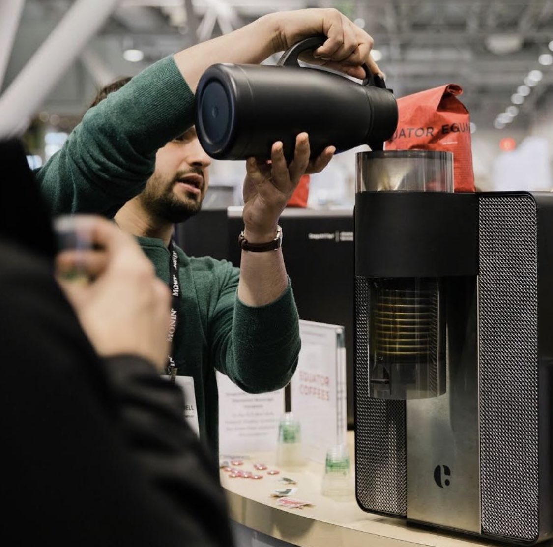 This is the #Snapchiller. It’s how we make hot, fresh #coffee icy-cold in under 60 seconds. Using the basic laws of physics it extracts heat and replaces it with cold. No chemicals, no dilution, no compromise. We’re taking pre-orders now for shipping in Q1. DM us for more info.