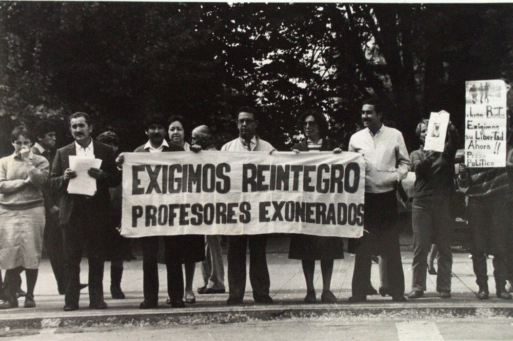 rsumen's tweet photo. Memorias de un Pizarrón, imágenes y relatos del profesorado de la AGECH en Concepción https://t.co/2DpFZN7t5G @ColegioProfes #agech #Memoria #Concepción #parodocente #ParodeProfesores #FuerzaProfes #RenunciaCubillos https://t.co/6i6C50a0PS