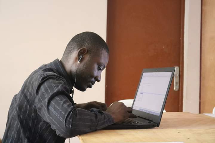 GlabQG's tweet photo. Nous poursuivons la campagne de l'évangélisation comment créer un site web avec HTML5 et CSS3 sur le #code ,animé par Aristide MEBODO  au sein de G.LAB,les inscriptions continuent sur le lien....👇
https://t.co/ANOrGJLh6U… https://t.co/b17WBO9edj