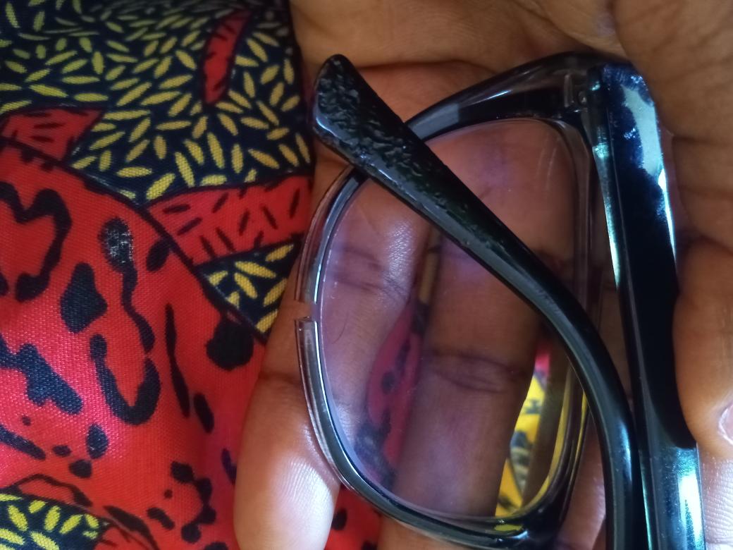 saffieraht's tweet photo. This a normal person glasses. If you are with me, gather here
#nerdproblems #foureyes #cannotseeyou https://t.co/8r0demdBqh