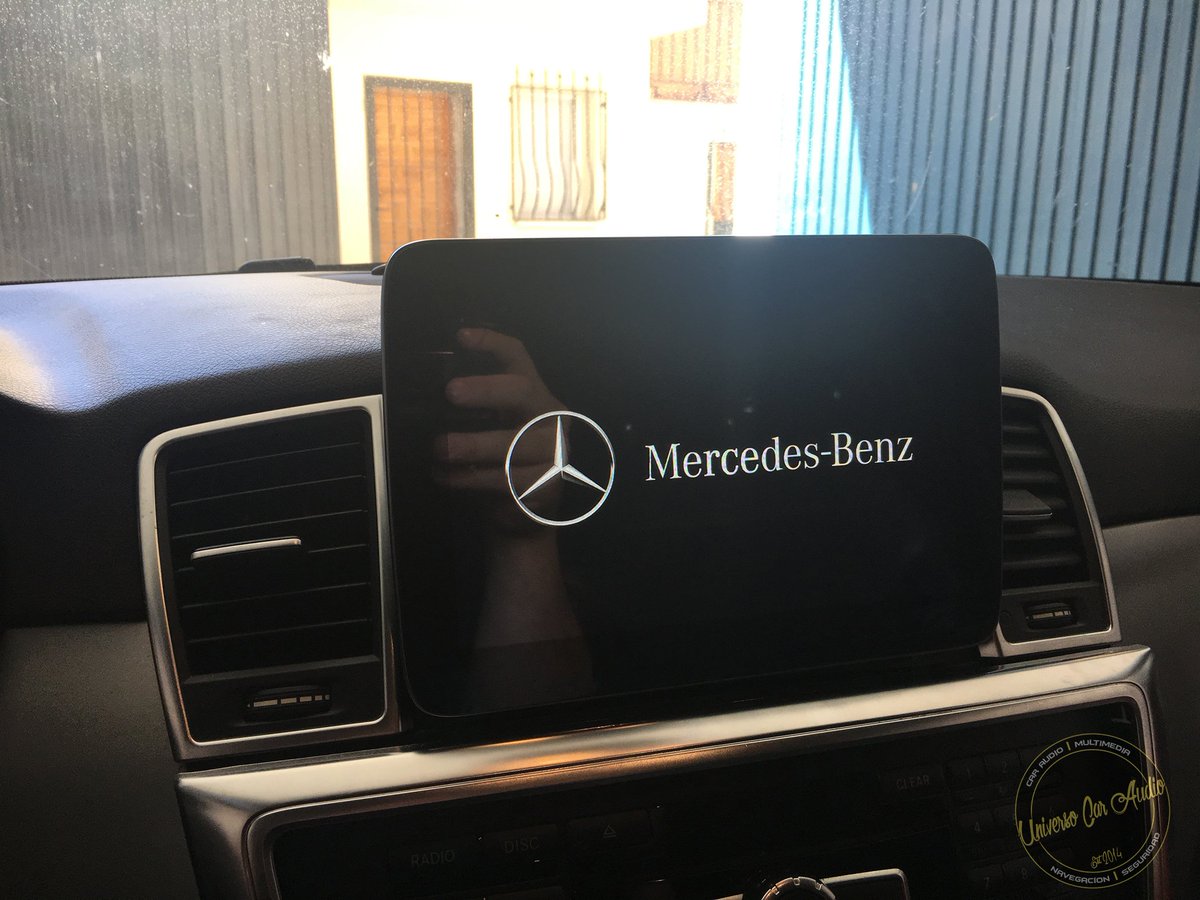 UniversoCA's tweet photo. Equipo multimedia de 9" para Mercedes Benz ML W166, un cambio brutal para esta unidad a la que también añadimos una cámara de aparcamiento para facilitar las maniobras al estacionar.#universocaraudio #tallermovil #instalacionadomicilio #madrid #multimedia #navigation #rearviem https://t.co/GlhlWKv7z0