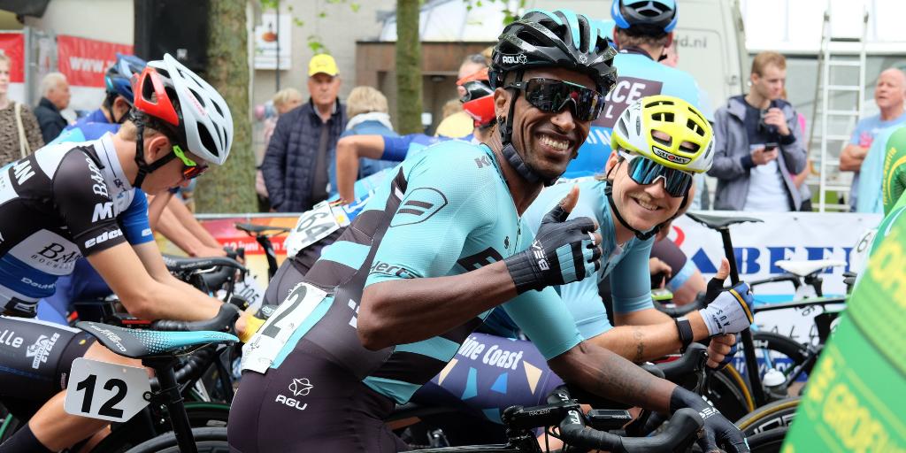 beatcyclingclub's tweet photo. Maak samen met de NLtalentenploeg jouw wedstrijddebuut in de @RondeKralingen! 👉 https://t.co/EN1ERvkMqX

#BEATyourBoundaries https://t.co/Znwq85Mm9g
