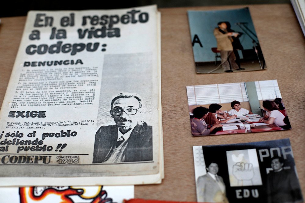 rsumen's tweet photo. Memorias de un Pizarrón, imágenes y relatos del profesorado de la AGECH en Concepción https://t.co/2DpFZMPSe8 @ColegioProfes #agech #Memoria #Concepción #parodocente #ParodeProfesores #FuerzaProfes #RenunciaCubillos https://t.co/J4XqDH5mud