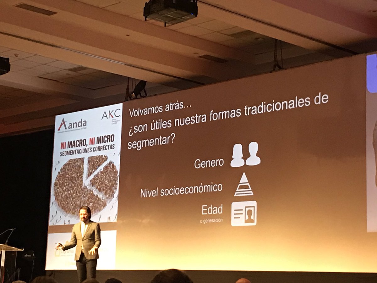 AAMChile's tweet photo. Segmentar por segmentar no es suficiente, hay que encontrar la diferencia @felipelohse #SeminarioAndaAKC2019 https://t.co/3ygfXtQcz8