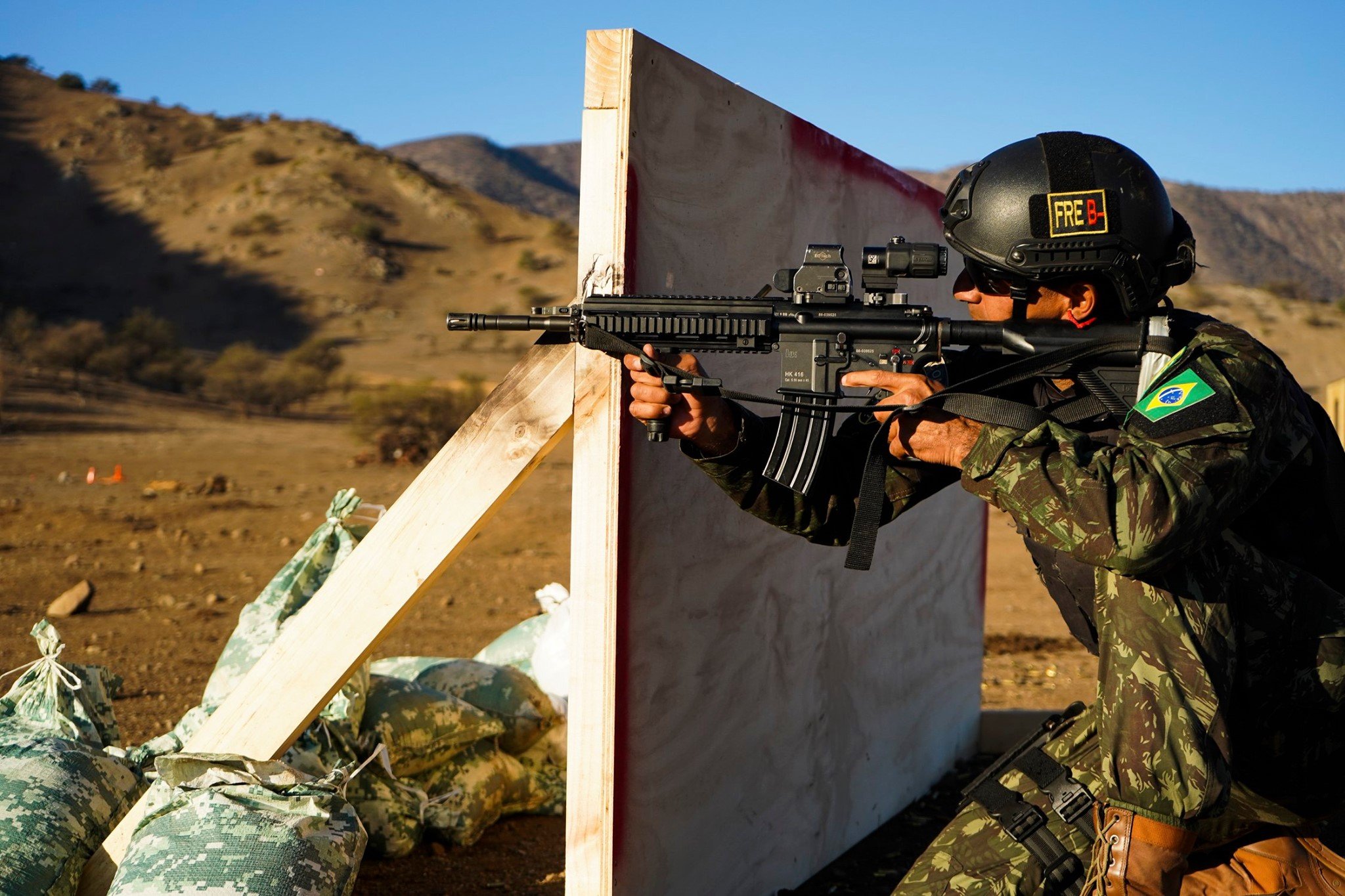 Southwood ブラジルの人がhk416という超かっこいい鉄砲を持っています T Co Jfp8w2dnry Twitter