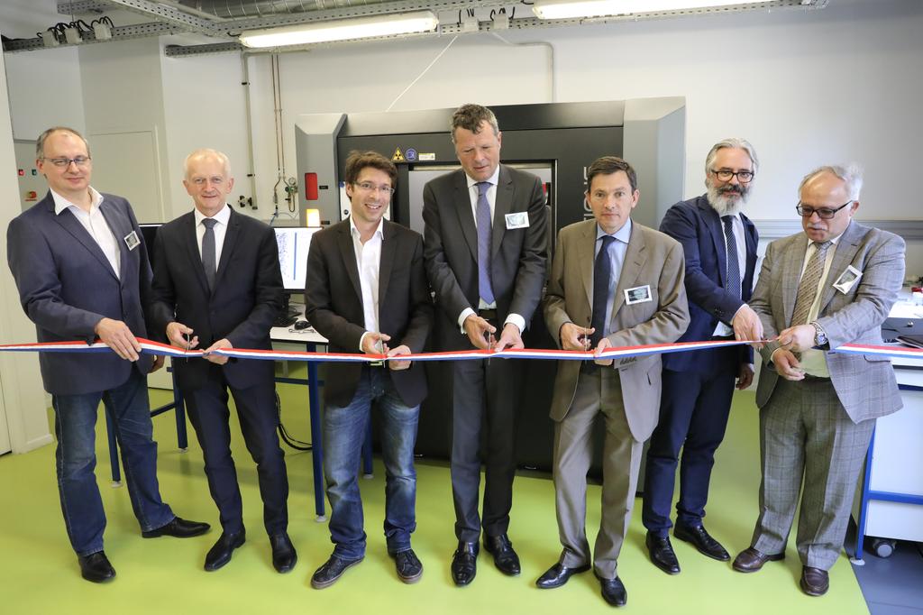 Prefet67's tweet photo. #Recherche
Blaise Gourtay, secrétaire général pour les affaires régionales et européennes, participe à l'#inauguration du nouveau #tomographe à rayons X de l'Institut Charles Sadron de @CNRS_Alsace. Le tomographe permet d'étudier les relations structures-propriétés des #matériaux https://t.co/BlJPv1Krri