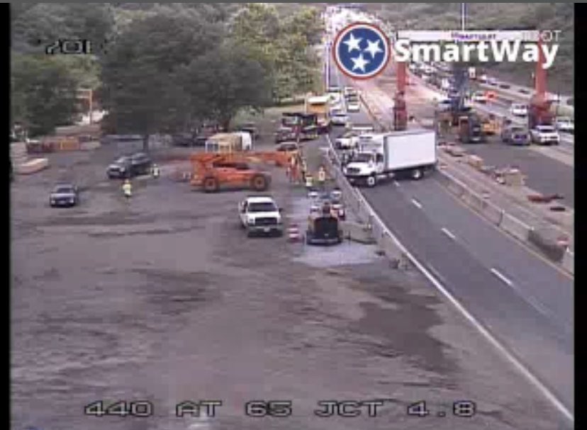 LindsNance's tweet image. YIKES! Cars detouring into the construction zone around a truck stuck on I-440 EB in Berry Hill. Take Woodmont Blvd instead @WSMV #4WARN #traffic