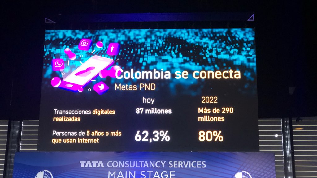 FerKardenas's tweet image. #Hoy en el #EMBDATA, el director de Transformación Digital, @gjangulo comenta que el crecimiento para el 2020 en transacciones digitales llegará al 80%.
#BigData #InteligenciaArtificial #AI