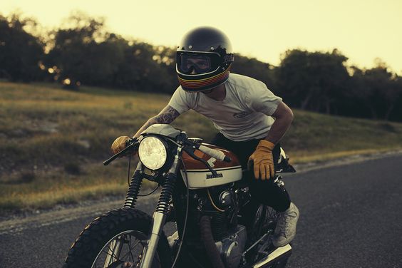 BikeBandit's tweet photo. Cruisin' through the week like...⁣
•⁣⁣⁣
#BikeBandit #Motorcycles #Motorcycle #Ride #Motocross #Honda #Yamaha #Suzuki #Kawasaki #Triumph #HarleyDavidson #MotorcycleGear #Videooftheday #Photooftheday #Like https://t.co/dwN9SO6oWB