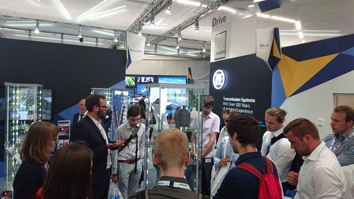 FhAviationSpace's tweet photo. #PAS19 Tag 3
Wir suchen #Nachwuchsforscher: Studierende der @Uni_Stuttgart am #Fraunhofer Gemeinschaftsstand in Le Bourget. 
#FLURUS #GEHTDOCH #SIAE2019 https://t.co/0sRZfdbx4i
