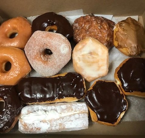 KFInsurance's tweet image. We have the best customers here at KFI! ☺️
.
Thank you Mr. &amp;amp; Mrs. Fajt for bringing these yummy treats to us! 🍩
.
#supportlocalbusinesses #wednesdaytreats