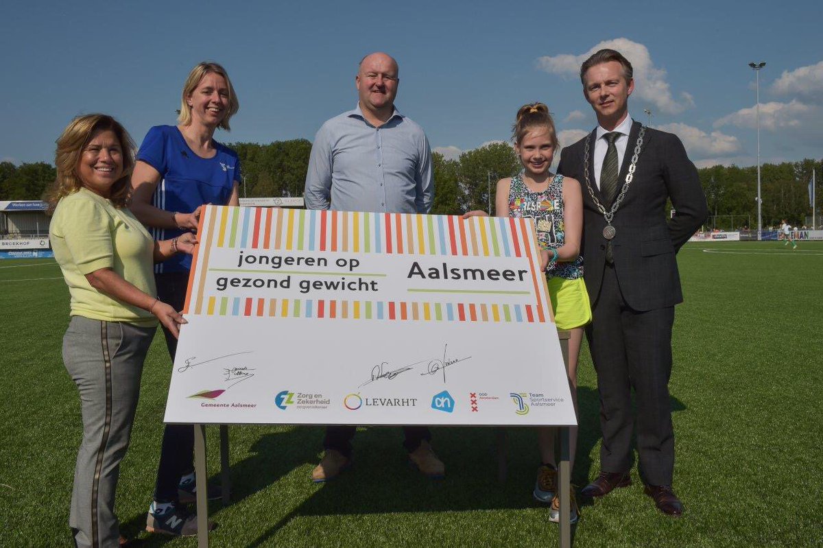 At the opening of the football tournament, offering free fruit and vegetables for the participants, committed with <a href="/JOGGAalsmeer/">JOGG Aalsmeer</a>  to make healthy eating and sports easier for young people ⚽️🍎🥦