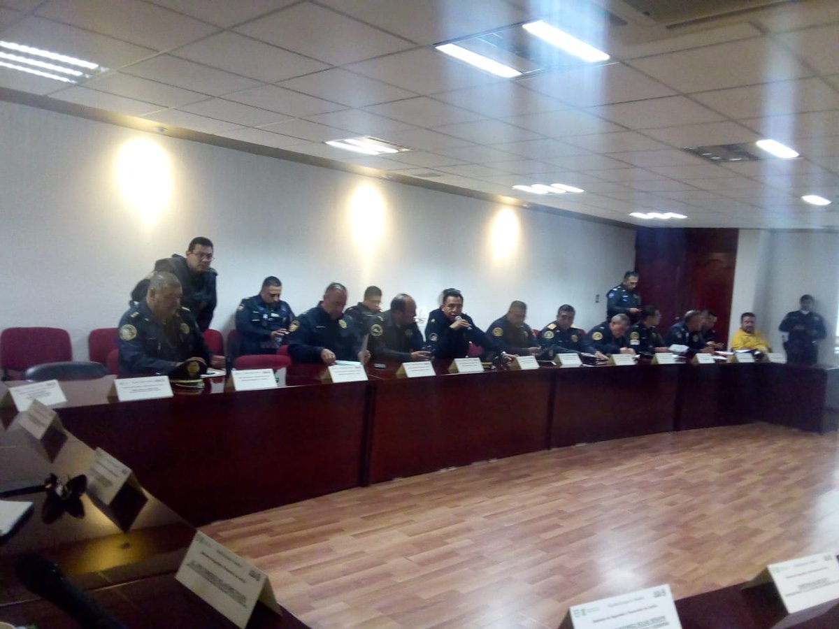 RedVecinalGAM's tweet photo. #JoséFranciscoVillagómezPulido
#redesvecinalesGAM
#DGSCYPCGAM
Se lleva a cabo la reunión de gabinete presidida por el Dr. @fchiguil Alcalde en @TuAlcaldiaGAM; Lic. José Francisco Villagómez, Director General de Seguridad Ciudadana; y personal de diferentes áreas de esta alcaldía. https://t.co/7F8nW4gOmM