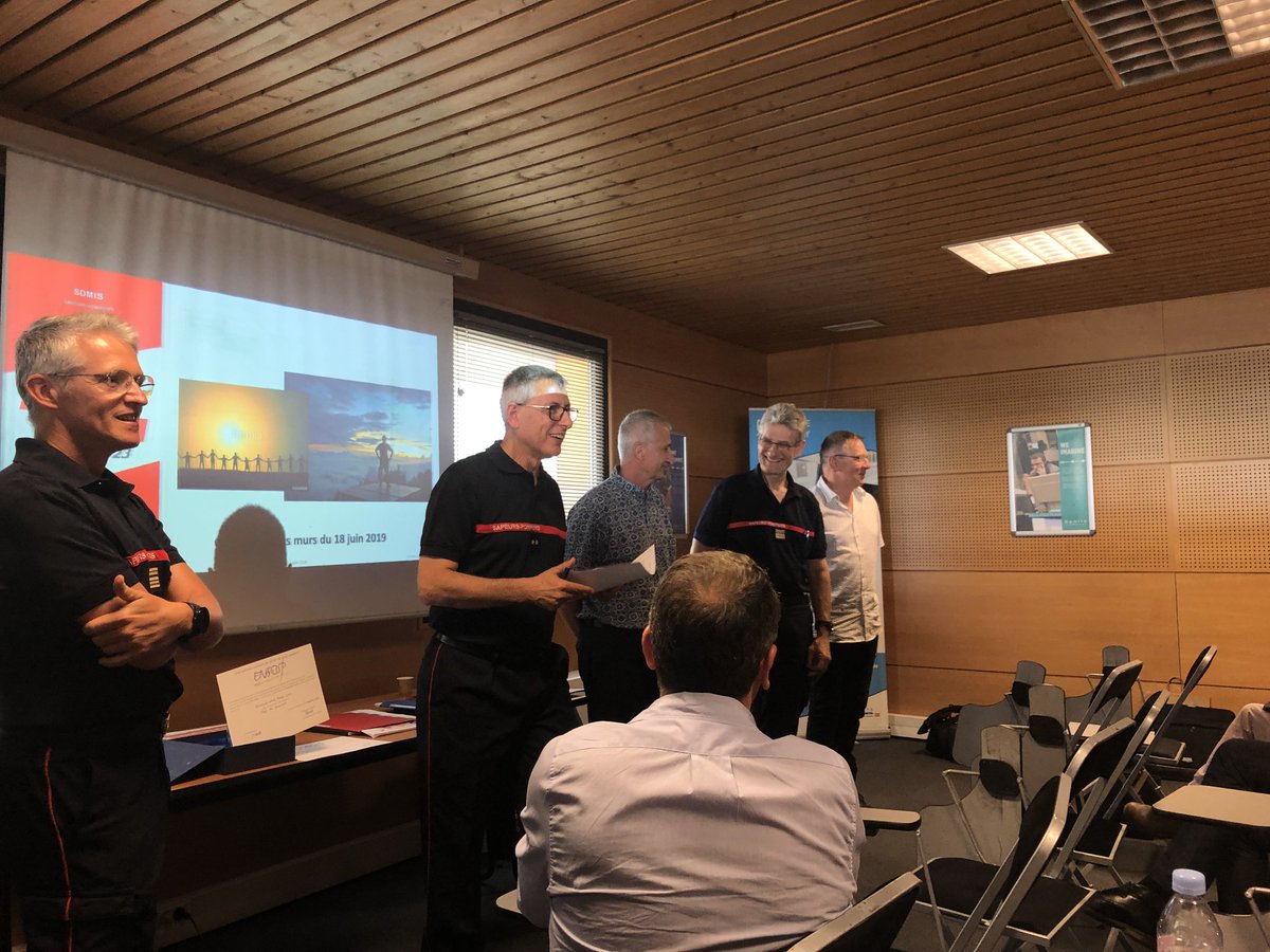 SDMIS69's tweet photo. [PARTAGE D'EXPÉRIENCE] 🚟
S’enrichir des expériences des autres ? Favoriser l’intelligence collective ? 
Les membres du comité de direction du SDMIS ont été reçus chez Kéolis Lyon ce mardi 18 juin 2019. Merci au groupe pour l'accueil et la richesse des partages.
#Stratégie #EFQM https://t.co/6psZCyXNdF