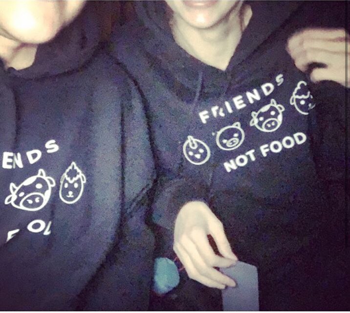 Kelly_aria14's tweet photo. It cost nothing to be kind to animals.. Spread the word !! #veganlife #tbt https://t.co/ntm47SER9X