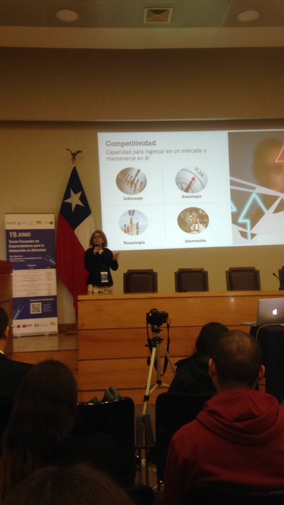 SR_LATAM's tweet photo. Innovación en Alimentos, la base para el emprendimiento competitivo!!!  Maruja Cortés #EncuentroDeEmprendedores @cetalimentos @Corfo @CultivaUchile @Sercotec_Chile @sercotecrm @Transforma_Alim https://t.co/lvRV1WRCrL