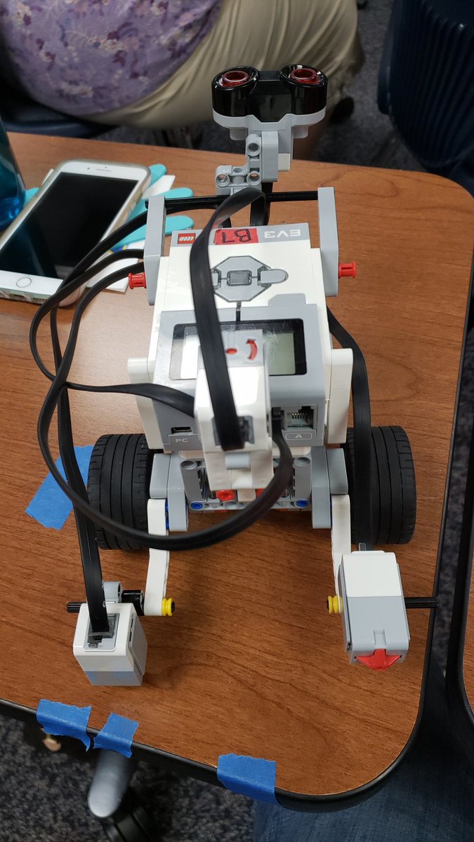 jkpezzy's tweet photo. @preimers Enjoying some relaxing build-time in LEGO Robotics training!!  #tcea #robotics https://t.co/jIdzbyCq5Z