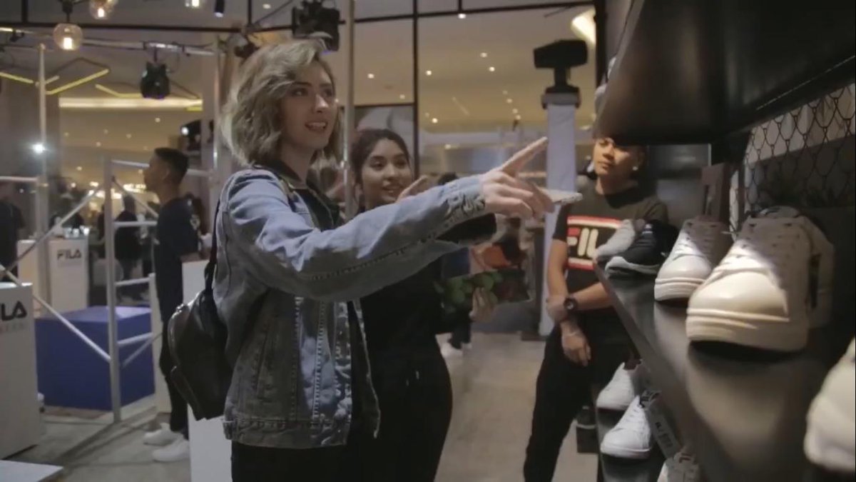 aiankinect's tweet photo. Finally, I catch up these sisters again, @_ocampojazz &amp; @jhaid_y 😅🥰 those FILA ITALIA sneakers by @FILAph are fierce. I want one.👟 #babygirl #fangirling
That dude on the side, tho, haha. 🤡💪 https://t.co/nZJvsPLk2O