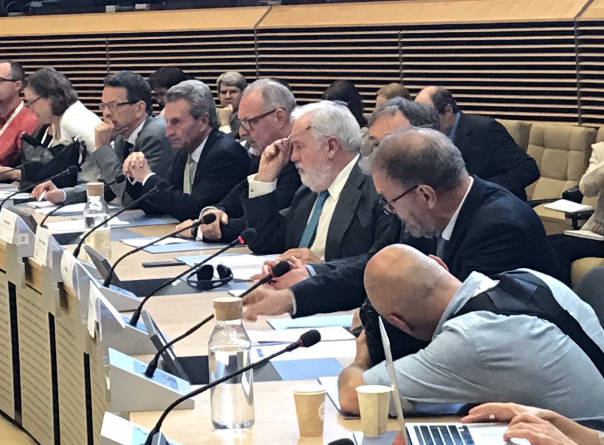 EHIassociation's tweet photo. Such a privilege to exchange with @MAC_europa , @GOettingerEU , @Energy4Europe about decarbonisation of buildings! 🏢🏡 #Build2050 #heatefficiently https://t.co/f1MdtM6inE