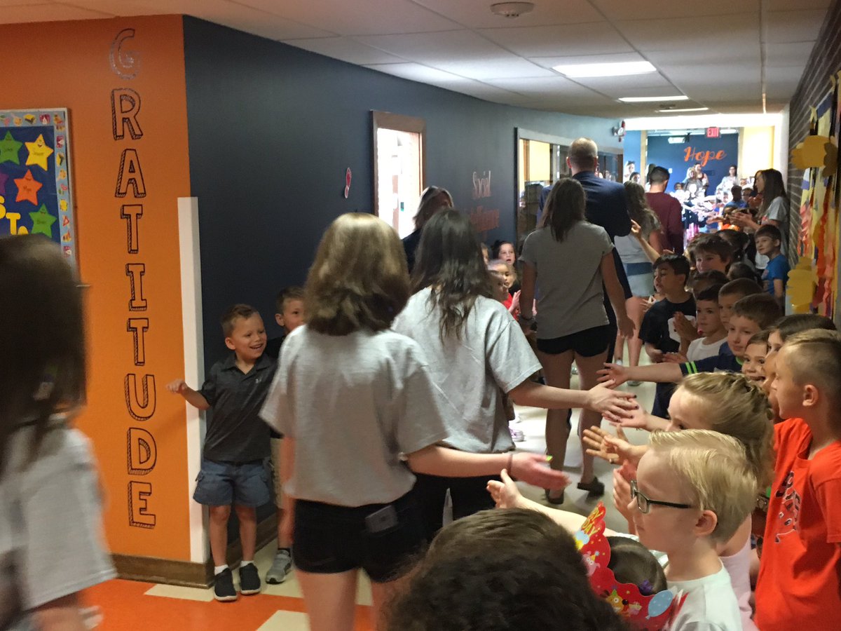 MrLawrence_LCSD's tweet photo. Senior Walk at Morgan Road Elementary! https://t.co/Xr4LPsttux