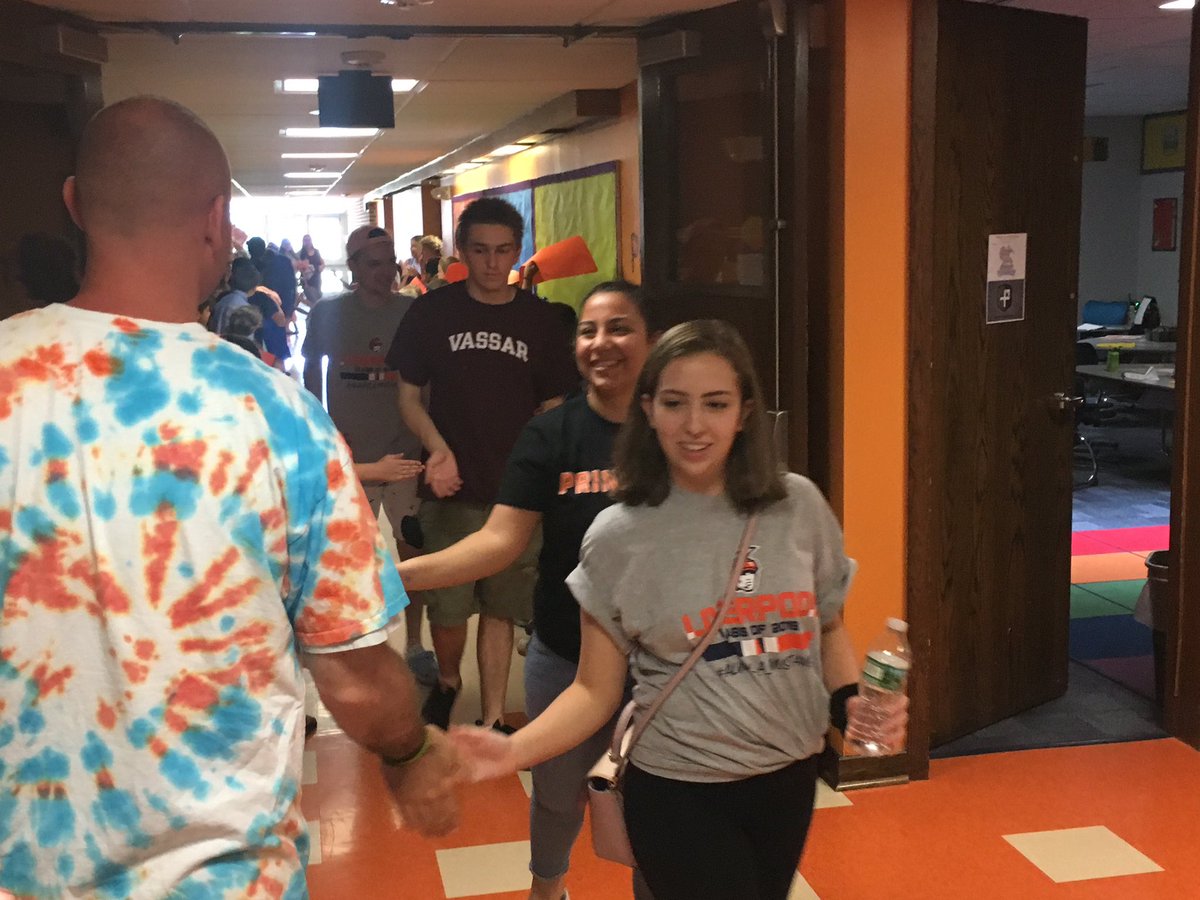 MrLawrence_LCSD's tweet photo. Senior Walk at Morgan Road Elementary! https://t.co/Xr4LPsttux