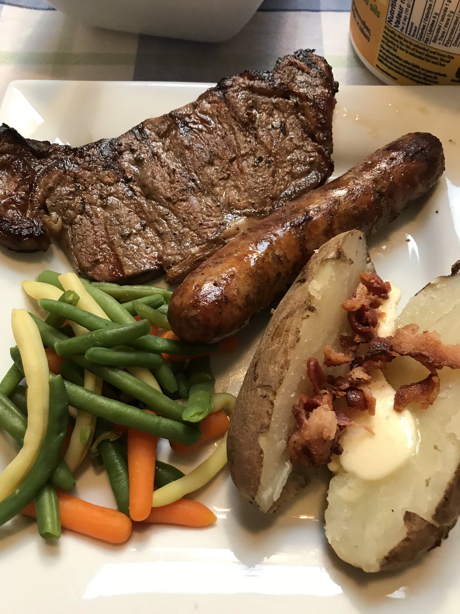 DanielaCourtice's tweet photo. We have some amazing grilling skills, only imagine what we could do with a @NapoleonProduct Grill. The steaks we could get with a @FarmBoy gift card. Thanks for running this amazing contest. #OwnTheGrill #BBQ #summer #greatcontest https://t.co/rDH3RDa8n5