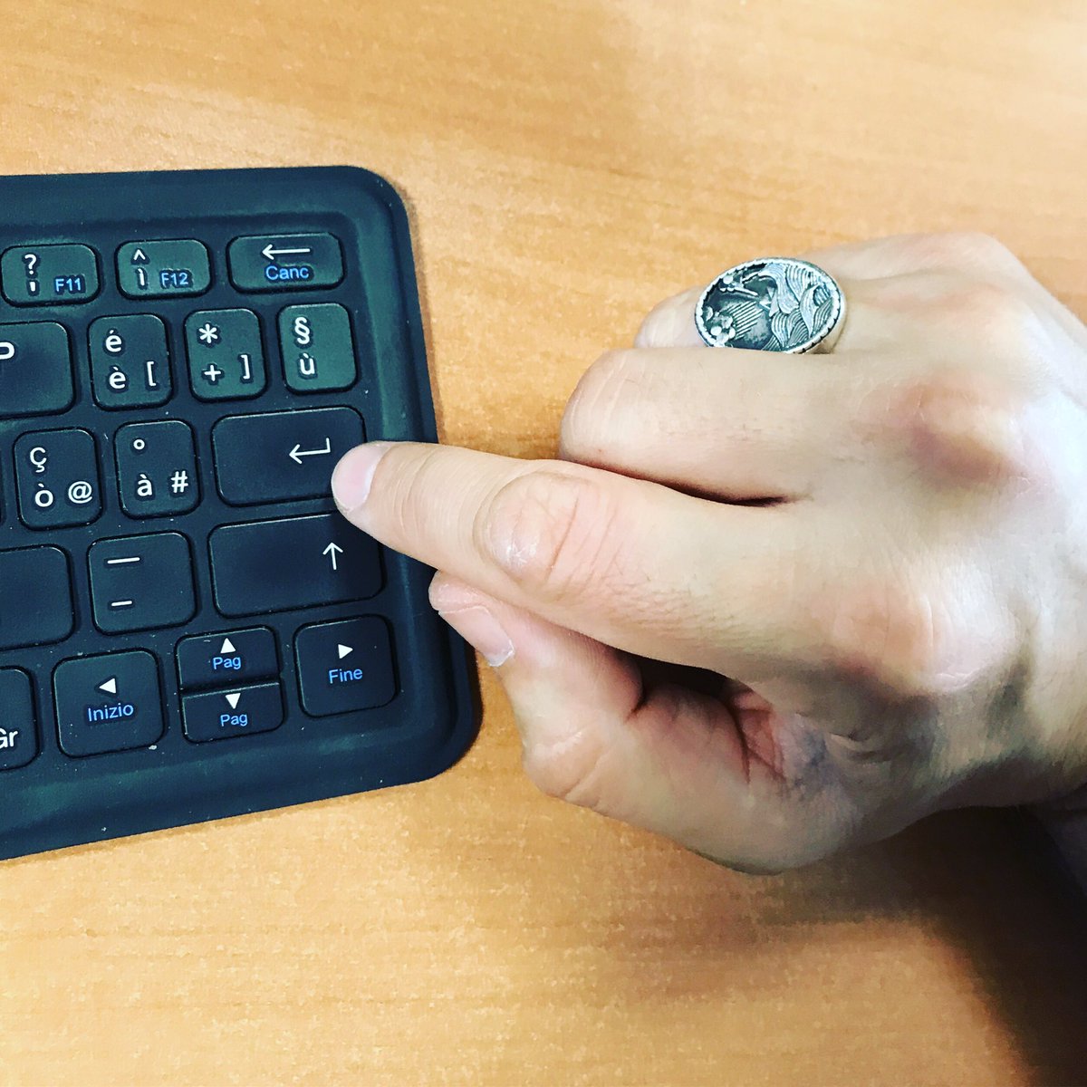 ITSpecialPro's tweet photo. L’attimo prima di dare Enter a un’operazione che sai avrà impatto su tutta l’infrastruttura. 

Pensi se hai tenuto in considerazione tutto, se riuscirai a gestire tutti i problemi... un attimo di paura, un sospirone e via!

Enter!

#vitadasistemisti #rickycorna #itspecialistpro https://t.co/mLgtQyFKU5
