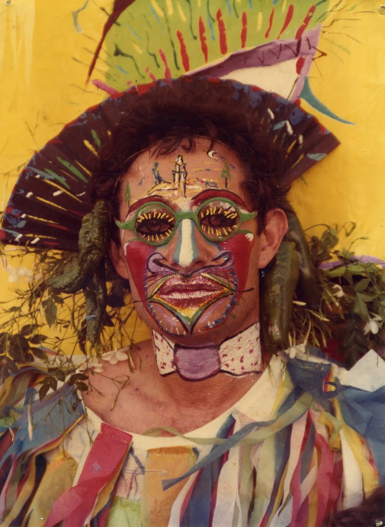 Referente clave en la historia LGTBQI+ de España, Ocaña forma parte de los primeros movimientos libertarios del país. Con motivo de la semana del Orgullo, Elandorphium nos propone una sesión doble de maquillaje y folclore el 3 de julio a las 20h. +info: bit.ly/2IAZlBw