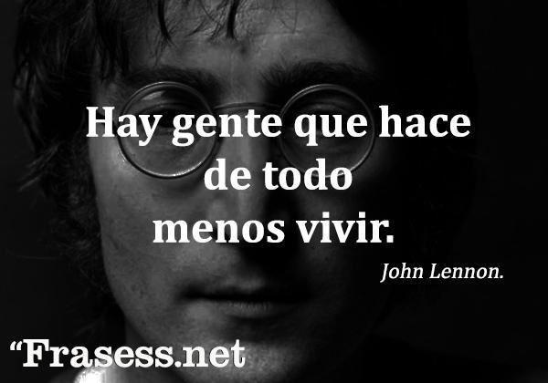 ¿Cuántas horas de tu vida darás hoy a las redes sociales?
De verdad... ¿las valen?
Lo digo porque tu tiempo es un bien no renovable, así que piensa...
¿No hay algo mejor en que puedas invertirlas?
