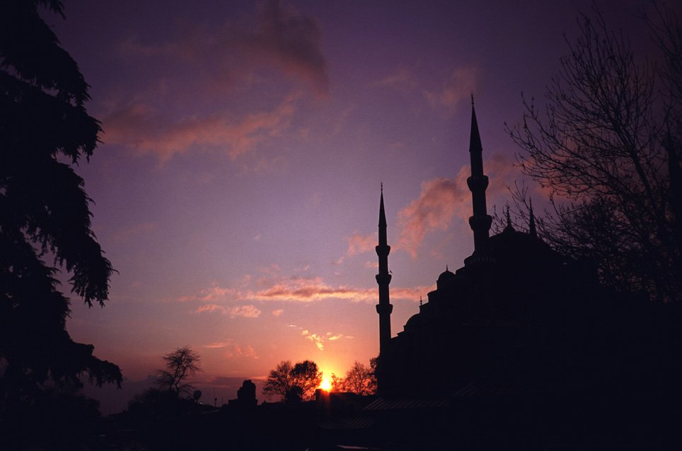 Growth on the horizon: the new Swiss Re Institute expertise publication on #Reinsurance in the #MiddleEast and #Pakistan is out. Find out why the #swissreinstitute predicts a positive outlook in the region: http://ow.ly/6PYw50uI5fr