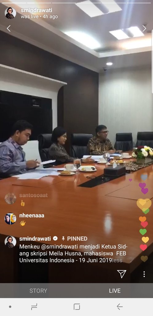 Sri Mulyani menguji skripsi Meila Husna.