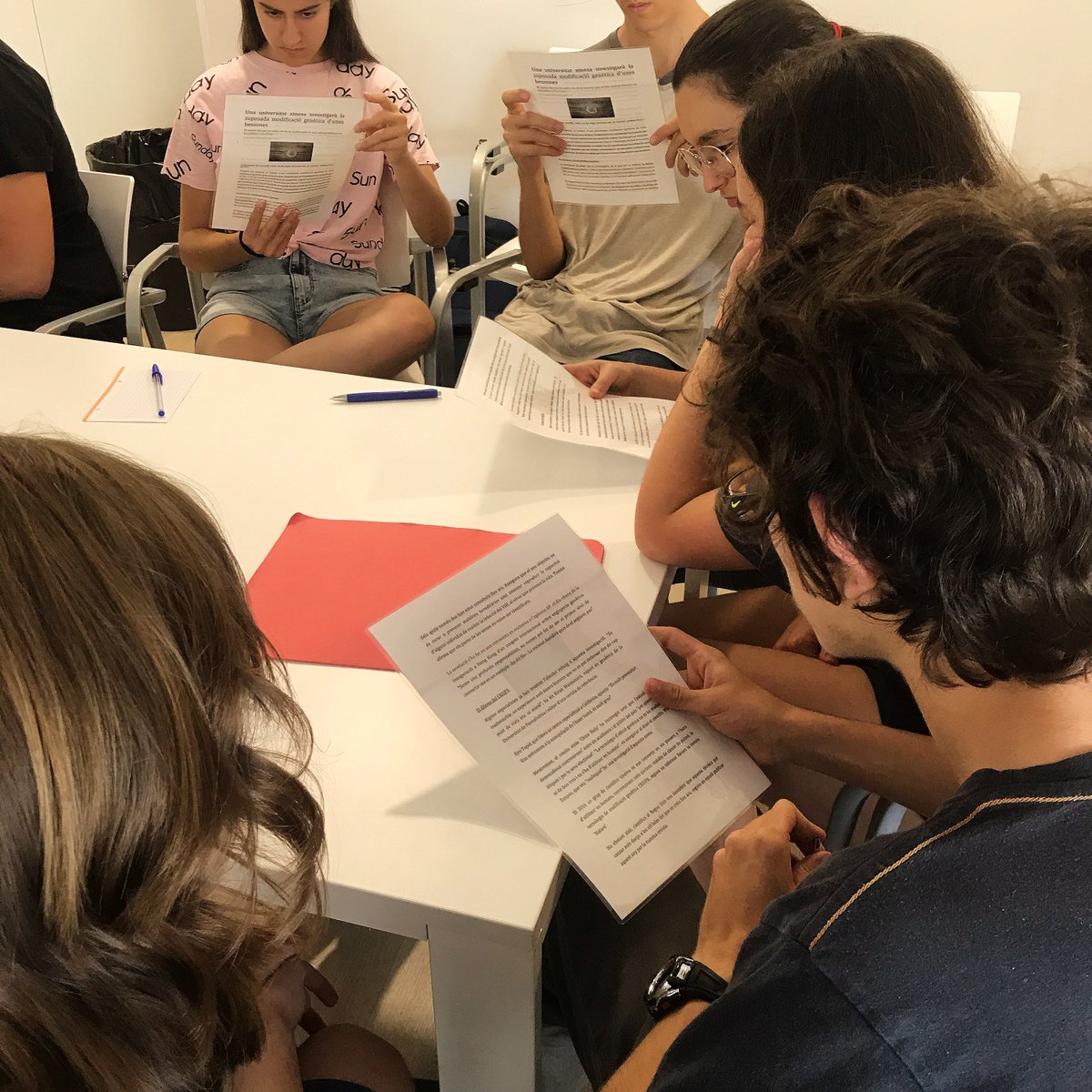 Avui tenim a alumnes del <a href="/InsForatdelvent/">INS Forat Del Vent</a> al 2n taller #Bibliolab del programa #ISC2. Ciència i innovació oberta i responsable.

#citizenscience #InnovacióSocial #Ciènciaciutadana #cocreació #BiblioLabsXBM #biblioteca #biblioteques #Cerdanyola #quèfemalesbiblios #taller #ciència